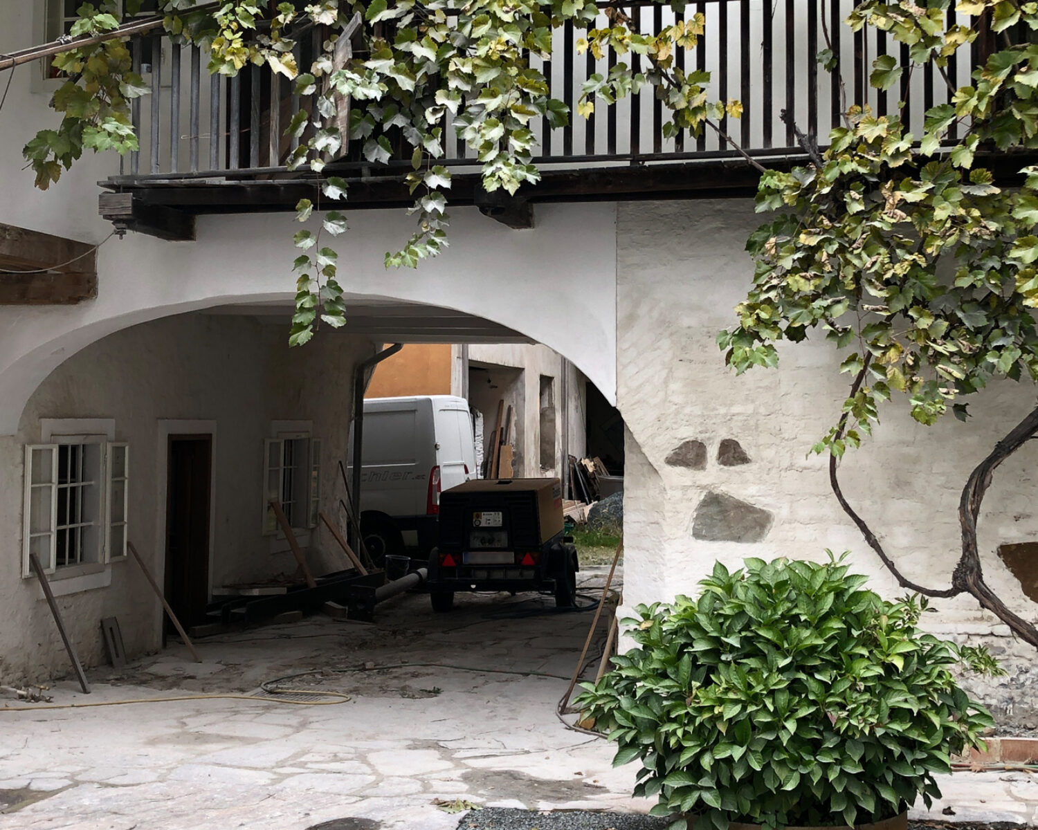 trockeneisstrahlen-europa-trockeneisstrahlen-kalkwände-fremdanstrich-abtragen-mit-trockeneis001